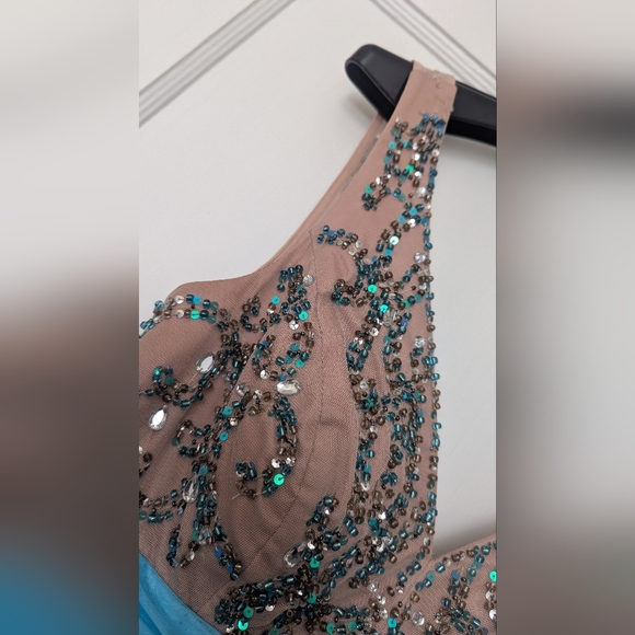 IGNITE EVENINGS By Carol Lin Beaded Padded Mesh Fit Flare Lined Gown Dress.  Sz 6 - mordernwear.com